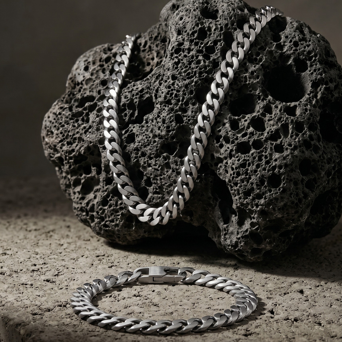 Ethos Gun Metal Curb Chain 8.5" Bracelet image number 4
