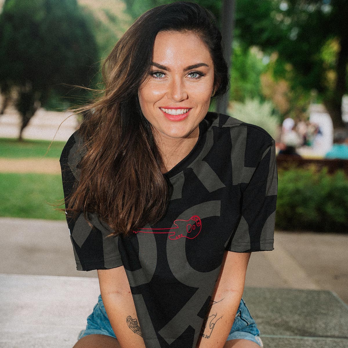 Play Louder Contrast Repeating Tee in Black image number 4